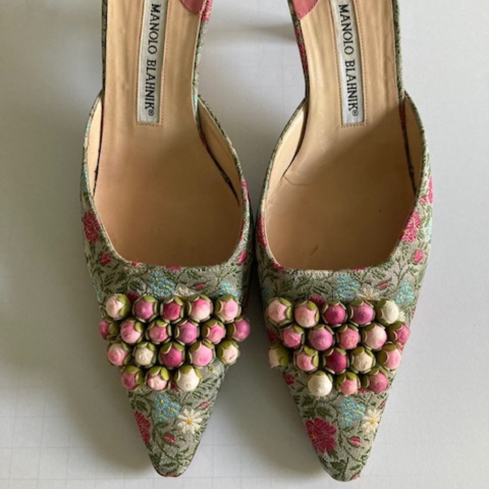 Vintage Manolo Blahnik kitten heels